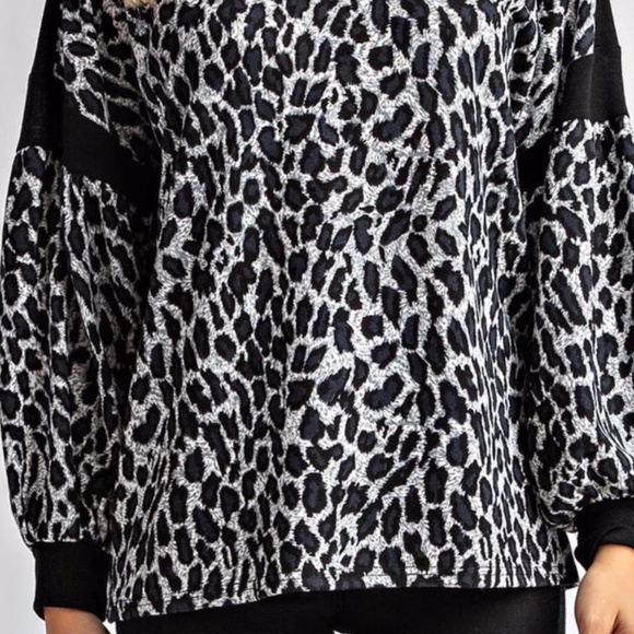 ANIMAL PRINT CONTRAST KNIT TOP - Picture 4 of 5